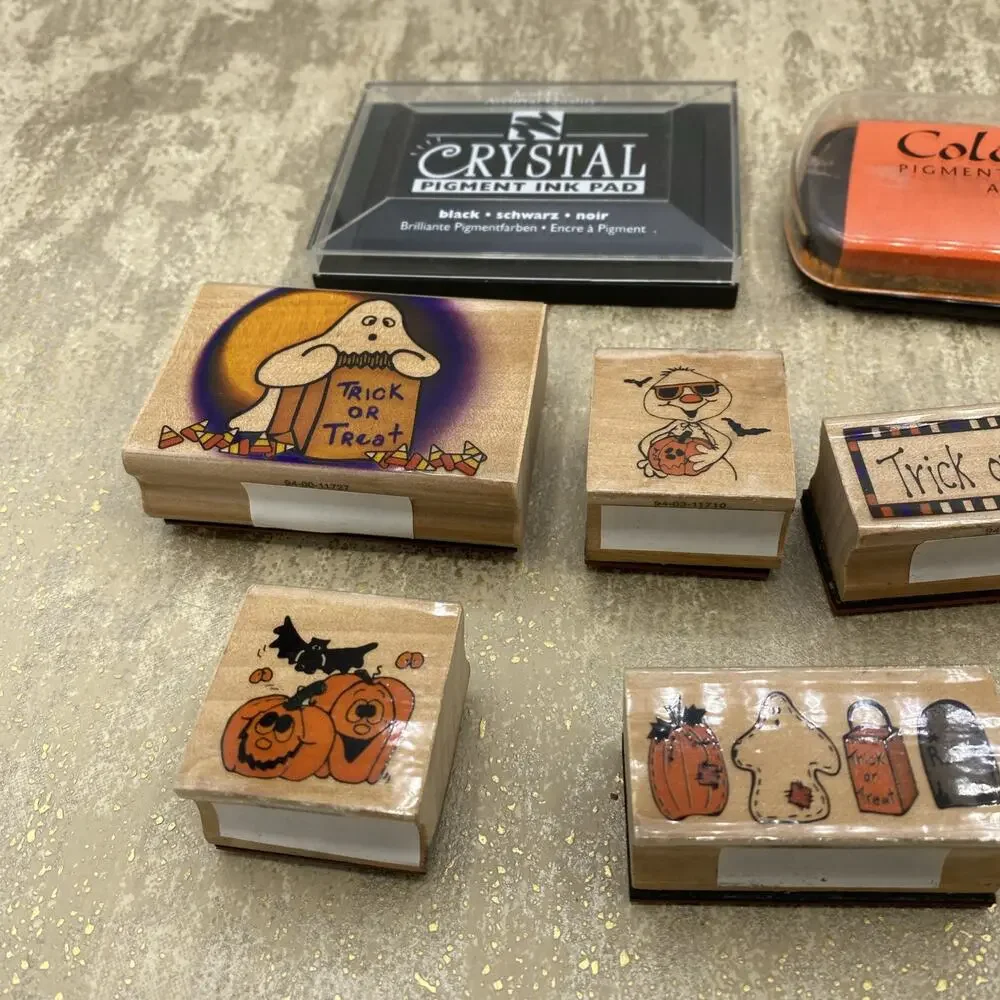 Halloween Themed Stamps(6)With 2 Ink Pads & 1 Valentine Stamp~See Pics